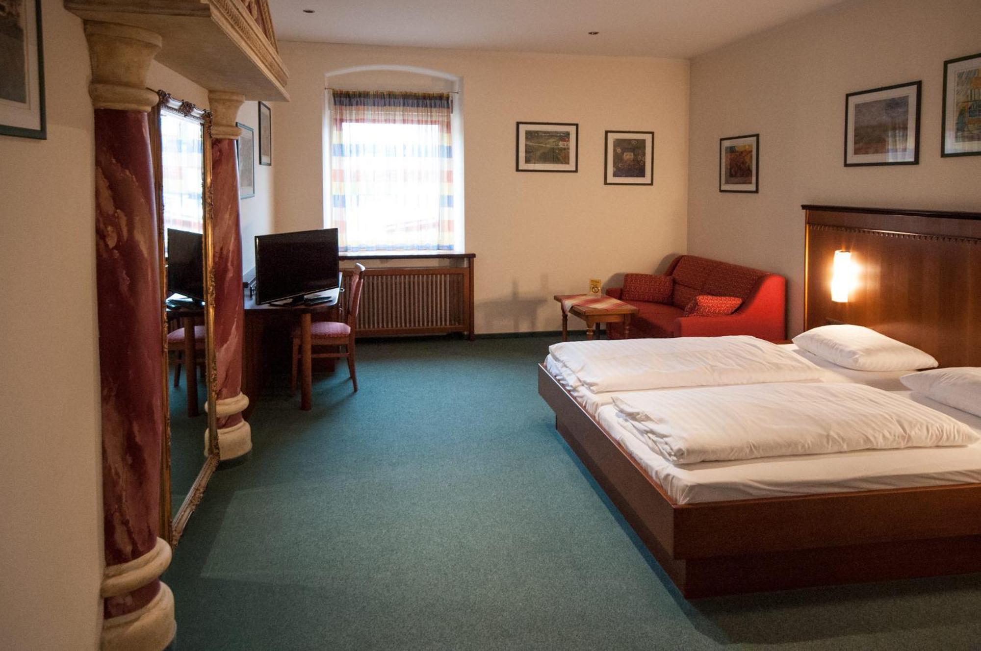Hotel Gasthof Sonne アッシャッハ・アン・デア・ドナウ エクステリア 写真