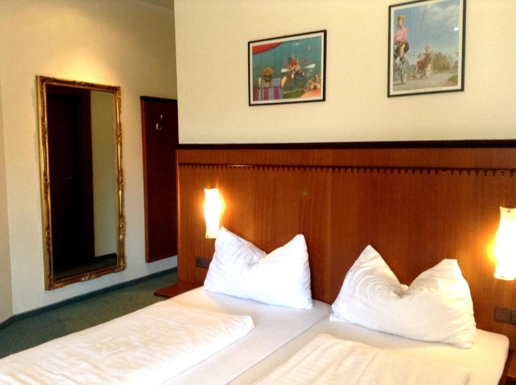 Hotel Gasthof Sonne アッシャッハ・アン・デア・ドナウ エクステリア 写真