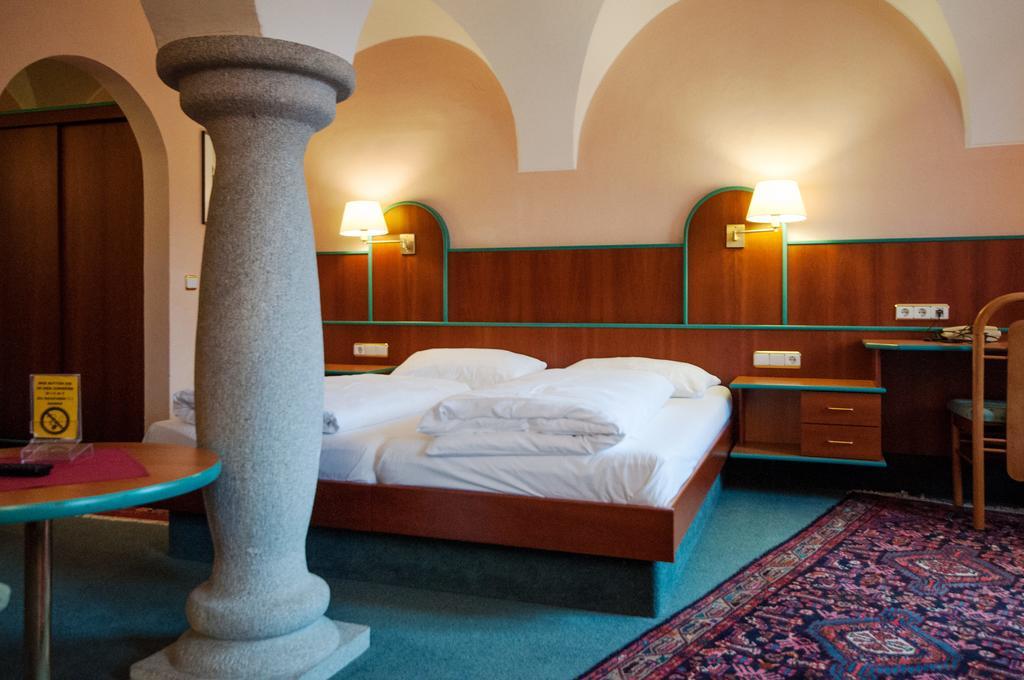 Hotel Gasthof Sonne アッシャッハ・アン・デア・ドナウ エクステリア 写真