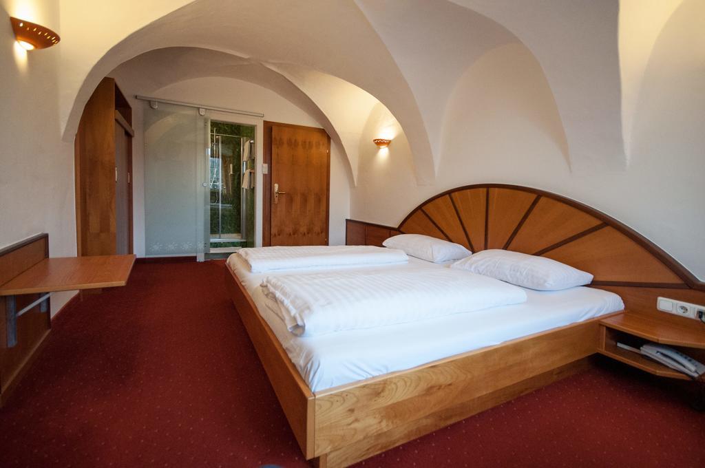 Hotel Gasthof Sonne アッシャッハ・アン・デア・ドナウ エクステリア 写真